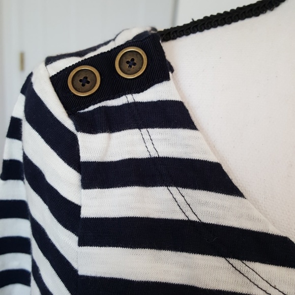 14:06 - Banana Republic Stripped Shirt - Picture 5 of 13